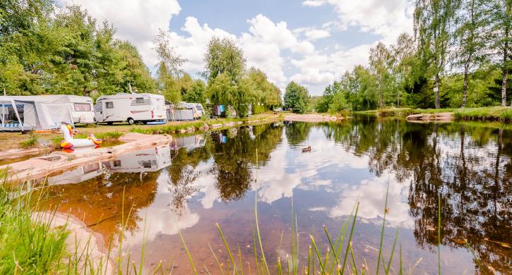Camping direkt am See
